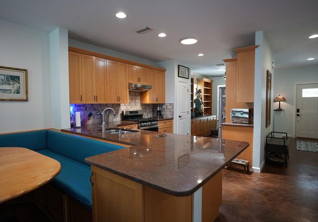 12119 MURRAY AVENUE, Seminole, FL 33778