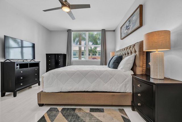 802 W Windward Way 217, Lantana, FL 33462