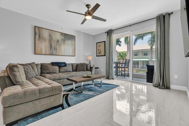802 W Windward Way 217, Lantana, FL 33462