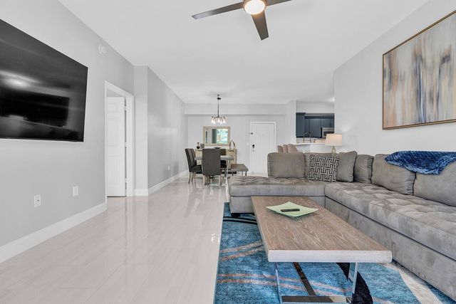 802 W Windward Way 217, Lantana, FL 33462