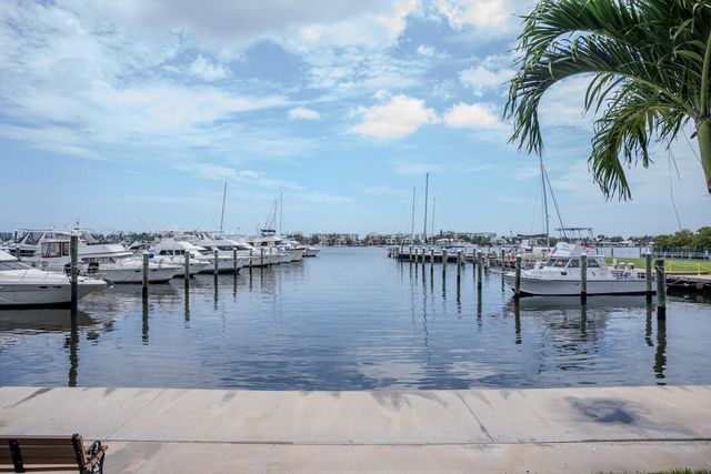 802 W Windward Way 217, Lantana, FL 33462