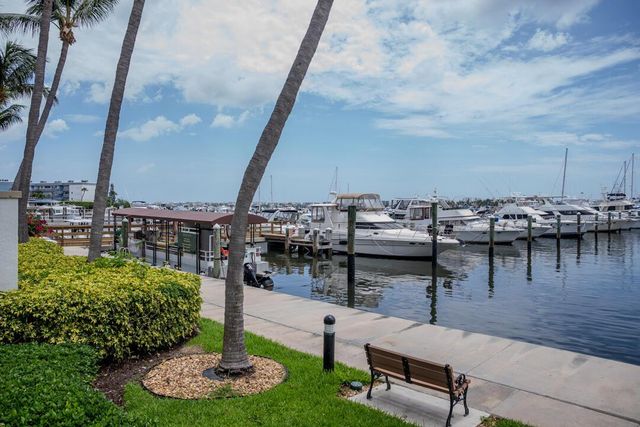 802 W Windward Way 217, Lantana, FL 33462