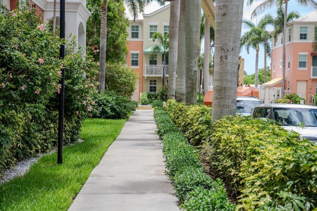 802 W Windward Way 217, Lantana, FL 33462