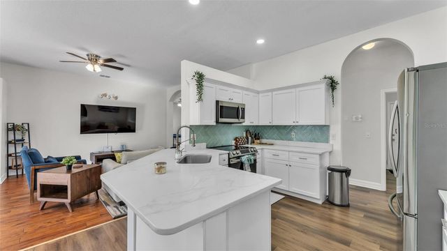 6371 ALAMANDA HILLS DRIVE, Lakeland, FL 33813