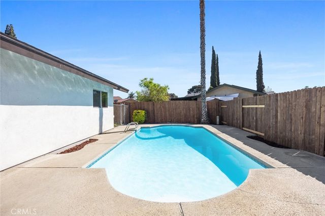 4201 Charter Oaks Avenue, Bakersfield, CA 93309