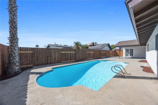 4201 Charter Oaks Avenue, Bakersfield, CA 93309