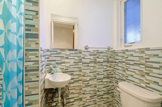 877 E 223rd Street, Bronx, NY 10466