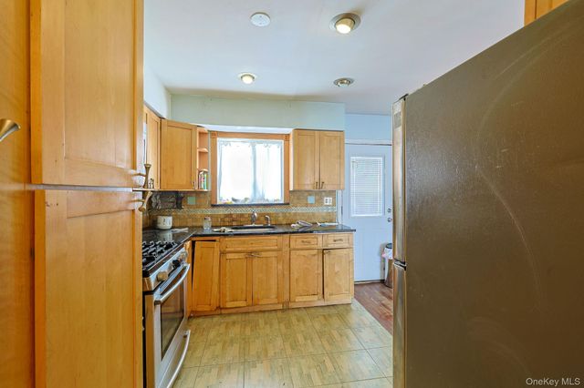 877 E 223rd Street, Bronx, NY 10466