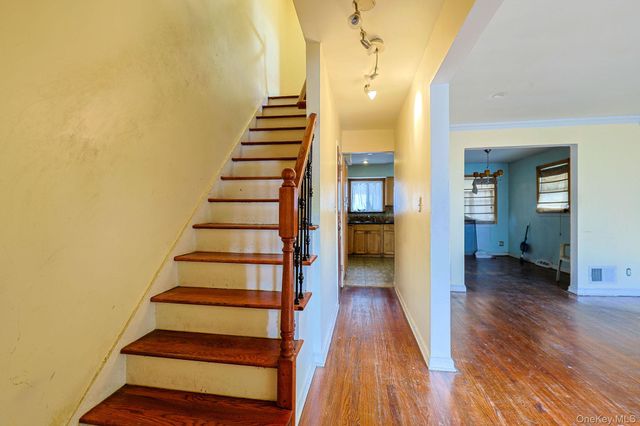 877 E 223rd Street, Bronx, NY 10466