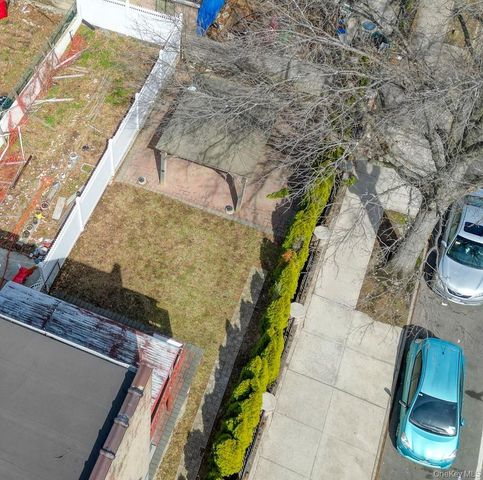 877 E 223rd Street, Bronx, NY 10466