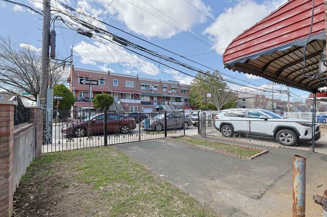 877 E 223rd Street, Bronx, NY 10466