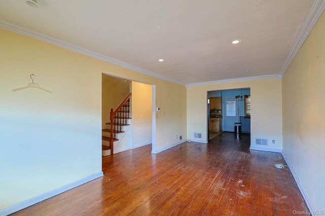 877 E 223rd Street, Bronx, NY 10466