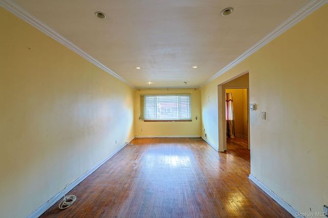 877 E 223rd Street, Bronx, NY 10466