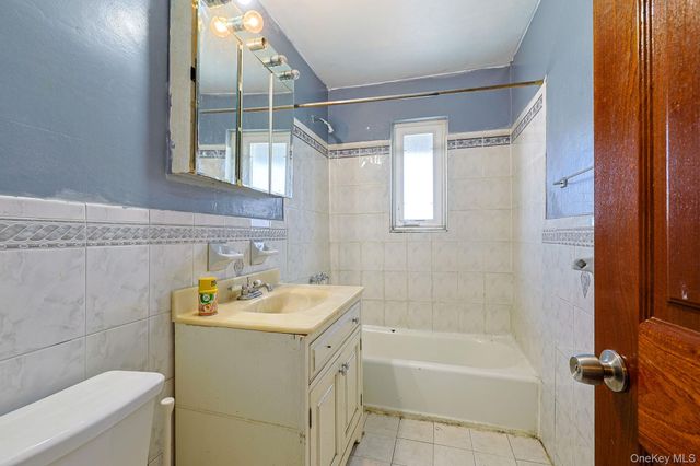 877 E 223rd Street, Bronx, NY 10466