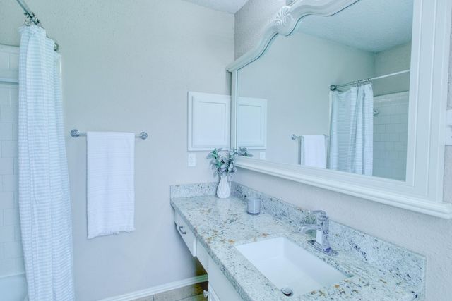 5619 Gineridge Drive, Houston, TX 77053