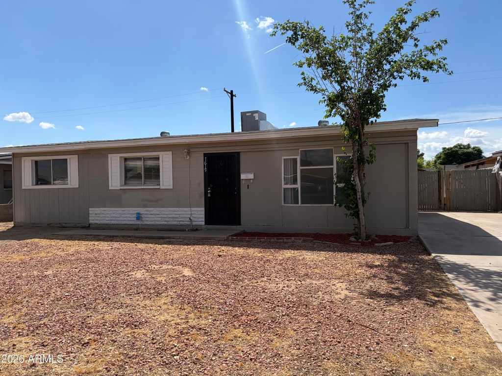7619 W CLARENDON Avenue, Phoenix, AZ 85033