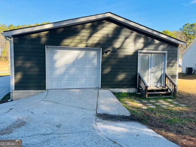 2890 Garnet Way, College Park, GA 30349