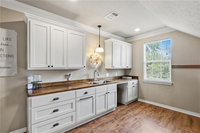 9669 Woodview Drive, College Station, TX 77845