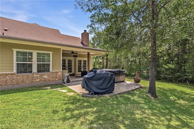 9669 Woodview Drive, College Station, TX 77845