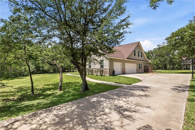 9669 Woodview Drive, College Station, TX 77845