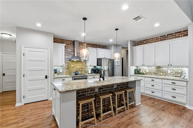 9669 Woodview Drive, College Station, TX 77845