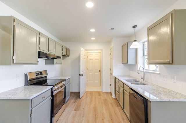 1729 Oxford Place, Springdale, AR 72764