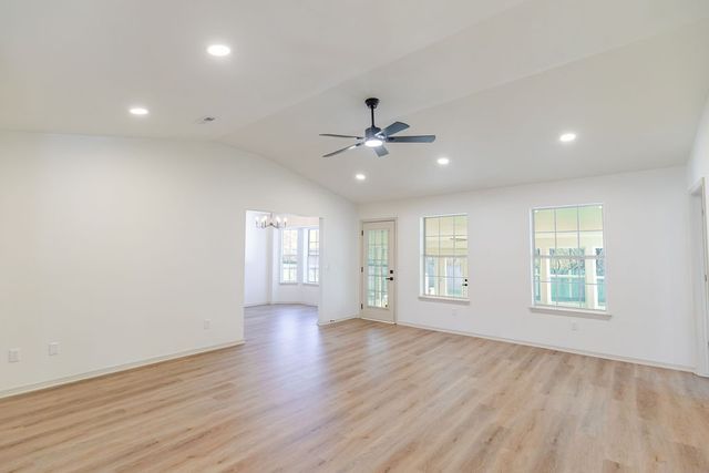 1729 Oxford Place, Springdale, AR 72764