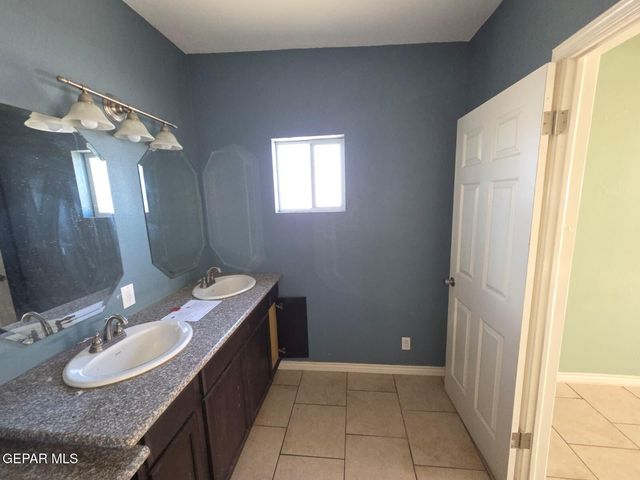 9425 GSCHWIND Street, El Paso, TX 79924