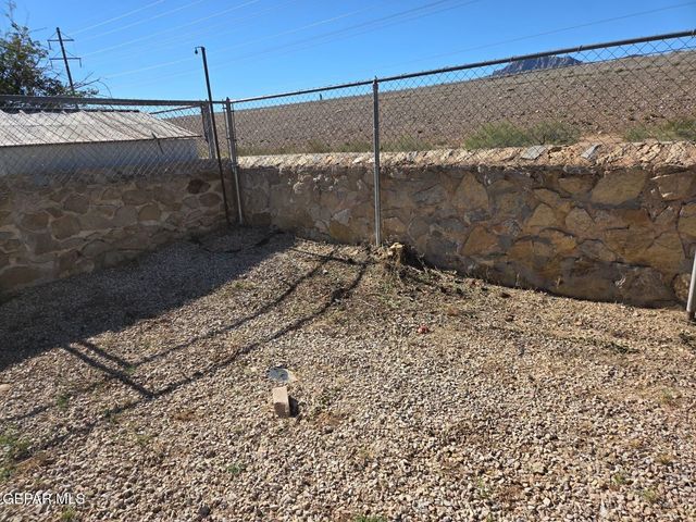 9425 GSCHWIND Street, El Paso, TX 79924