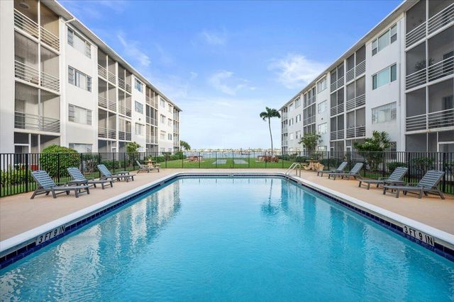 4500 N Flagler Drive D16, West Palm Beach, FL 33407