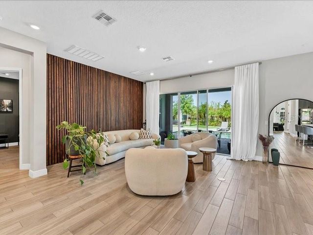 8408 LUDINGTON CIRCLE, Orlando, FL 32836