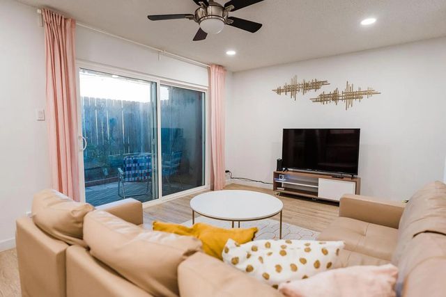 2600 Penny LN 112, Austin, TX 78757