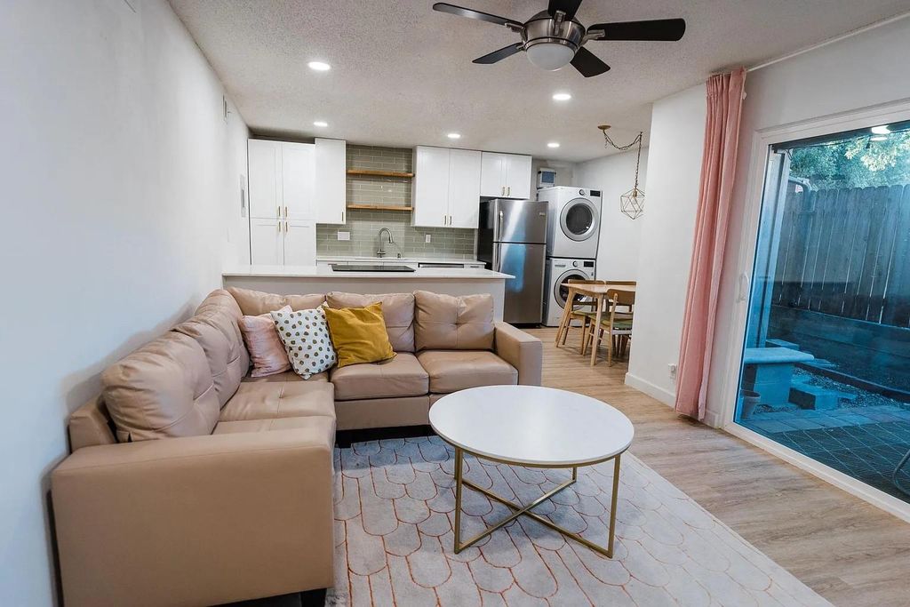 2600 Penny LN 112, Austin, TX 78757
