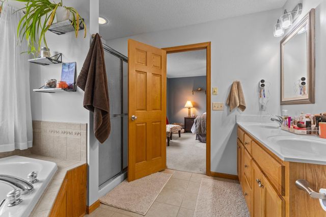 1122 Drew Drive, Woodbury, MN 55129