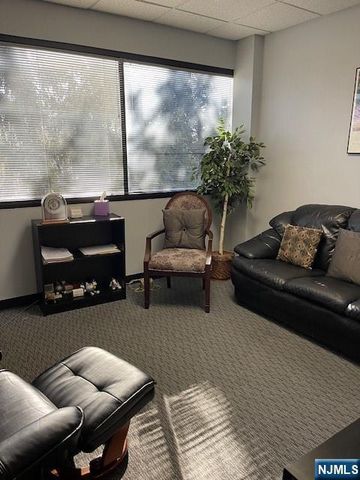 16 Arcadian Way, Paramus, NJ 07652