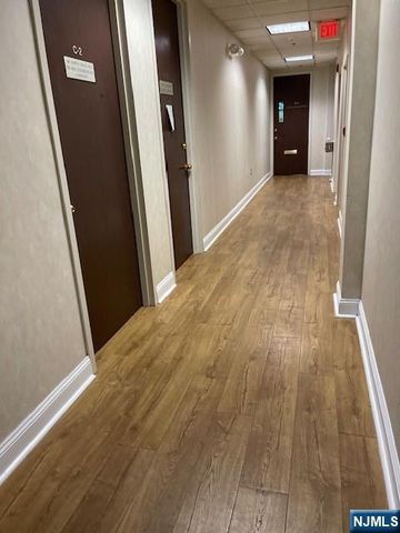 16 Arcadian Way, Paramus, NJ 07652