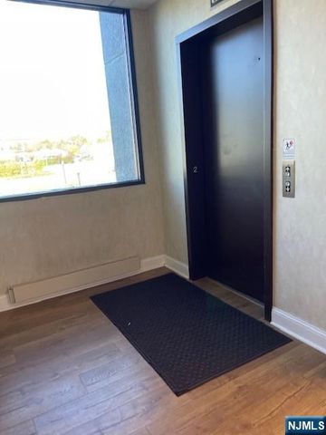 16 Arcadian Way, Paramus, NJ 07652