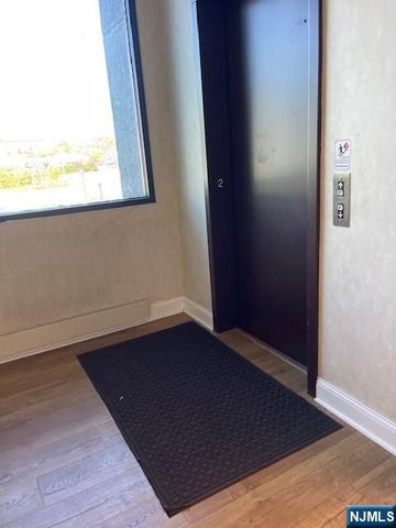 16 Arcadian Way, Paramus, NJ 07652