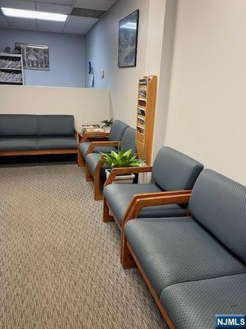 16 Arcadian Way, Paramus, NJ 07652