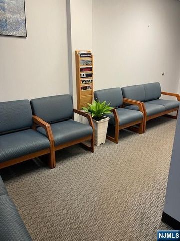 16 Arcadian Way, Paramus, NJ 07652