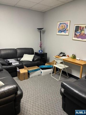 16 Arcadian Way, Paramus, NJ 07652