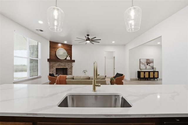 975 Hadley Lane, Tuttle, OK 73089