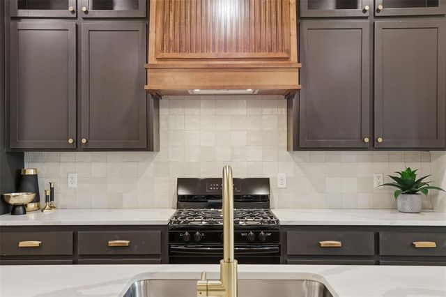 975 Hadley Lane, Tuttle, OK 73089