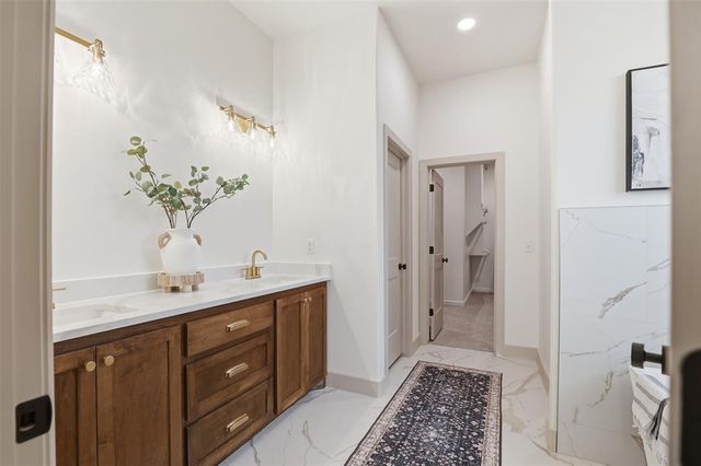 975 Hadley Lane, Tuttle, OK 73089