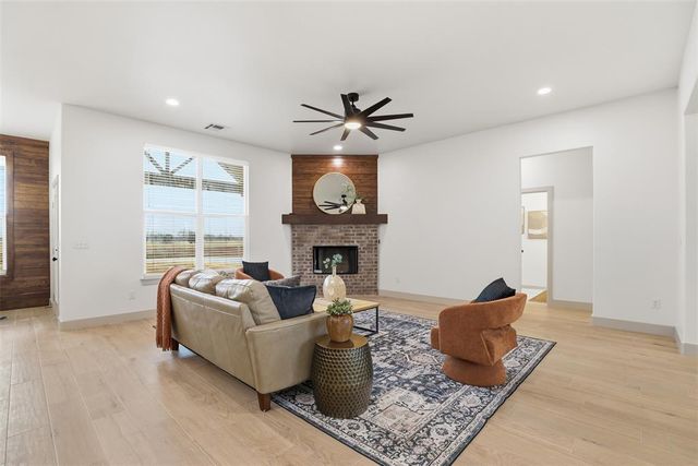 975 Hadley Lane, Tuttle, OK 73089