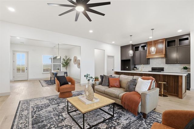 975 Hadley Lane, Tuttle, OK 73089