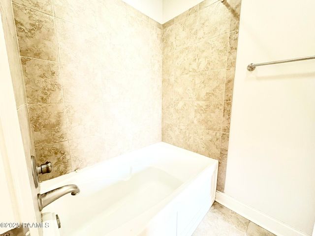 23 Courtyard Circle, Lafayette, LA 70508