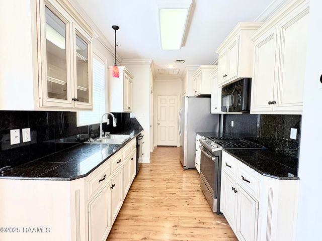 23 Courtyard Circle, Lafayette, LA 70508