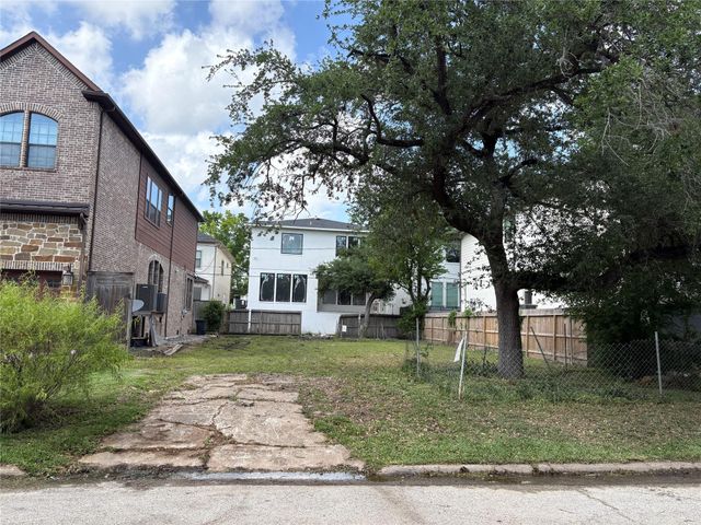 4304 Holt, Bellaire, TX 77401