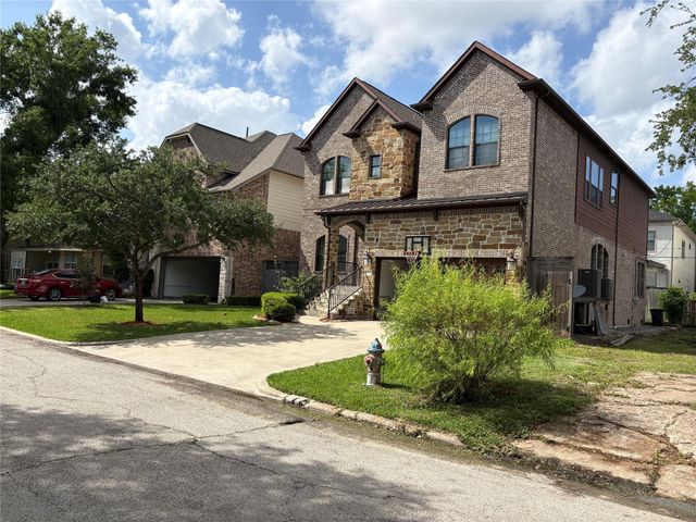 4304 Holt, Bellaire, TX 77401